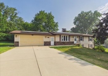 1114 Lynwood, FREEPORT, Illinois 61032, 3 Bedrooms Bedrooms, ,2 BathroomsBathrooms,House,For Sale,Lynwood,202604480
