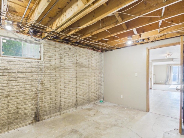 1114 Lynwood, FREEPORT, Illinois 61032, 3 Bedrooms Bedrooms, ,2 BathroomsBathrooms,House,For Sale,Lynwood,202604480