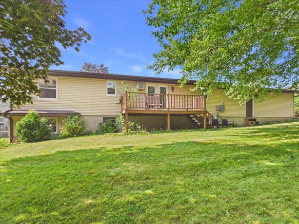 1114 Lynwood, FREEPORT, Illinois 61032, 3 Bedrooms Bedrooms, ,2 BathroomsBathrooms,House,For Sale,Lynwood,202604480