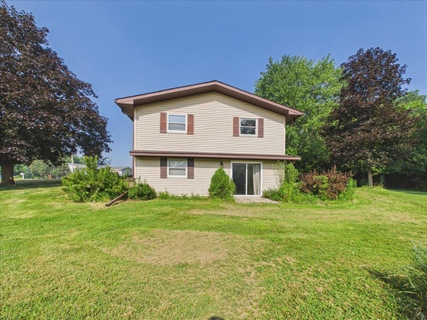 1114 Lynwood, FREEPORT, Illinois 61032, 3 Bedrooms Bedrooms, ,2 BathroomsBathrooms,House,For Sale,Lynwood,202604480