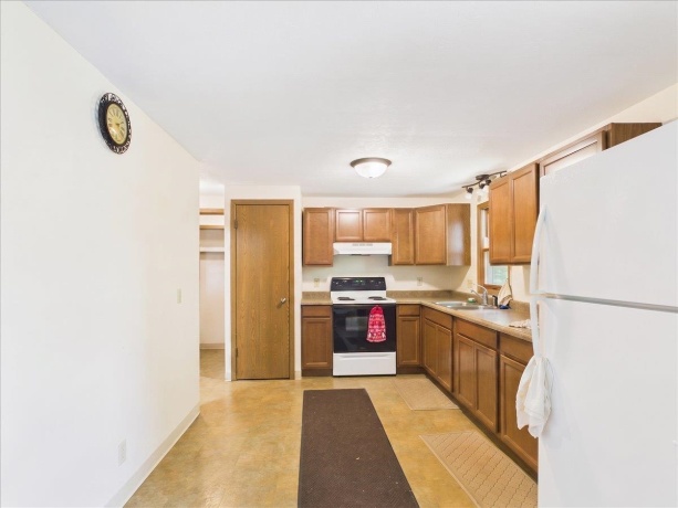 1114 Lynwood, FREEPORT, Illinois 61032, 3 Bedrooms Bedrooms, ,2 BathroomsBathrooms,House,For Sale,Lynwood,202604480