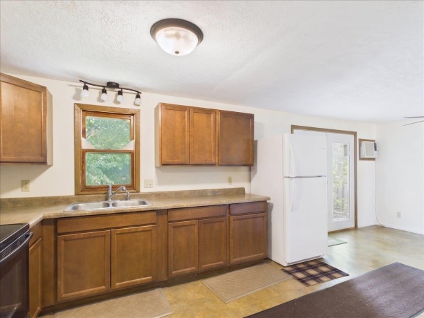 1114 Lynwood, FREEPORT, Illinois 61032, 3 Bedrooms Bedrooms, ,2 BathroomsBathrooms,House,For Sale,Lynwood,202604480