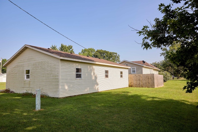 602 2nd North, Wenona, Illinois 61377, 3 Bedrooms Bedrooms, ,2 BathroomsBathrooms,House,For Sale,2nd North,202604484