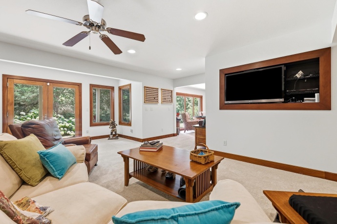 8 ARROWWOOD, GALENA, Illinois 61036, 3 Bedrooms Bedrooms, ,3 BathroomsBathrooms,House,For Sale,ARROWWOOD,202604485