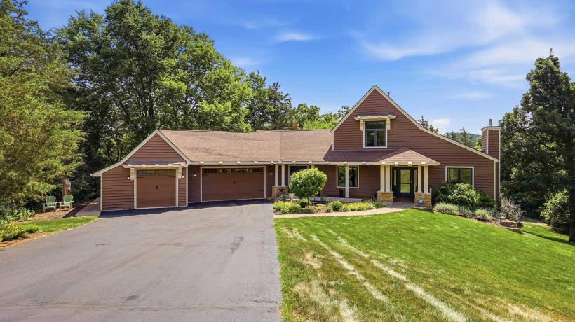 8 ARROWWOOD, GALENA, Illinois 61036, 3 Bedrooms Bedrooms, ,3 BathroomsBathrooms,House,For Sale,ARROWWOOD,202604485