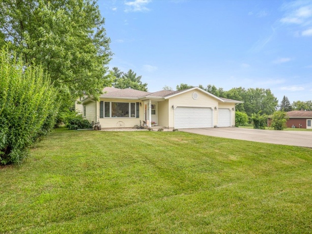 414 Lamplighter, POPLAR GROVE, Illinois 61065, 4 Bedrooms Bedrooms, ,2 BathroomsBathrooms,House,For Sale,Lamplighter,202604498