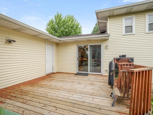 414 Lamplighter, POPLAR GROVE, Illinois 61065, 4 Bedrooms Bedrooms, ,2 BathroomsBathrooms,House,For Sale,Lamplighter,202604498