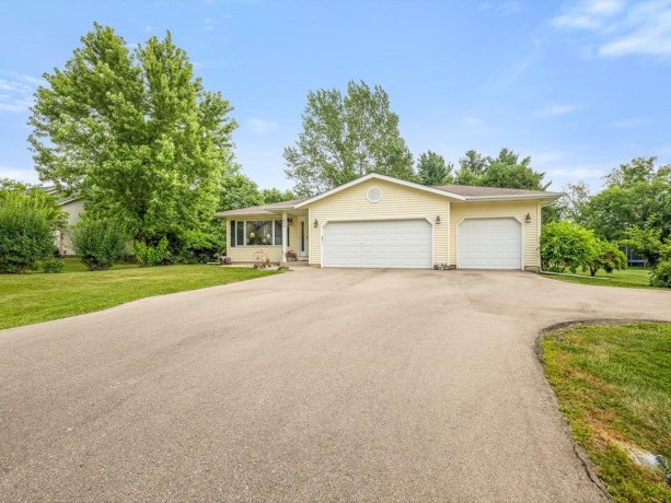 414 Lamplighter, POPLAR GROVE, Illinois 61065, 4 Bedrooms Bedrooms, ,2 BathroomsBathrooms,House,For Sale,Lamplighter,202604498