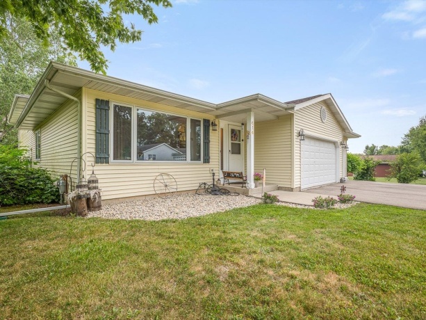 414 Lamplighter, POPLAR GROVE, Illinois 61065, 4 Bedrooms Bedrooms, ,2 BathroomsBathrooms,House,For Sale,Lamplighter,202604498