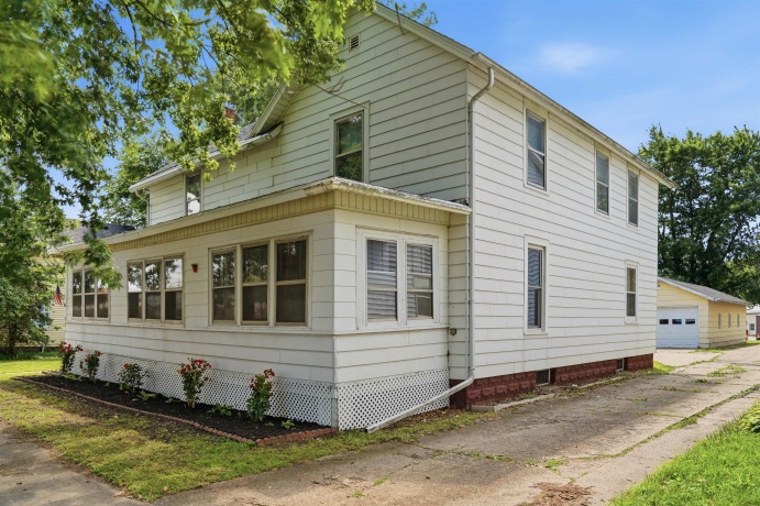 22 Metcalf, AMBOY, Illinois 61310, 4 Bedrooms Bedrooms, ,2 BathroomsBathrooms,House,For Sale,Metcalf,202604503