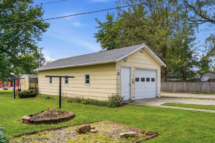 22 Metcalf, AMBOY, Illinois 61310, 4 Bedrooms Bedrooms, ,2 BathroomsBathrooms,House,For Sale,Metcalf,202604503