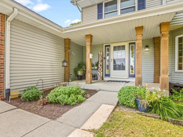 6937 Summit, BYRON, Illinois 61010, 4 Bedrooms Bedrooms, ,2 BathroomsBathrooms,House,For Sale,Summit,202604520