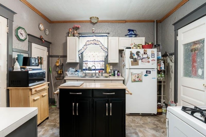 1810 8th, ROCKFORD, Illinois 61104, 3 Bedrooms Bedrooms, ,1 BathroomBathrooms,House,For Sale,8th,202604521
