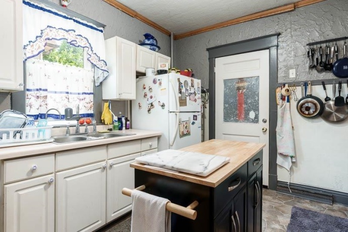 1810 8th, ROCKFORD, Illinois 61104, 3 Bedrooms Bedrooms, ,1 BathroomBathrooms,House,For Sale,8th,202604521