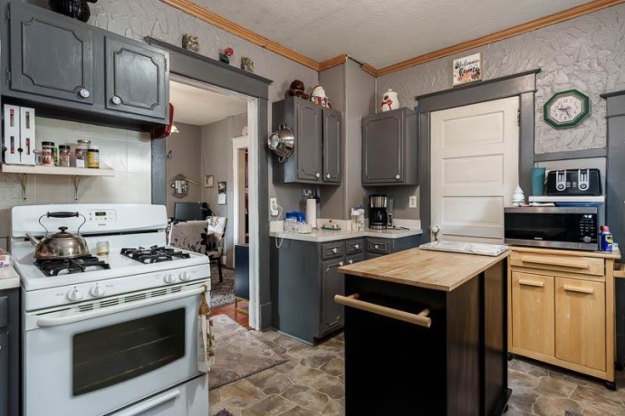 1810 8th, ROCKFORD, Illinois 61104, 3 Bedrooms Bedrooms, ,1 BathroomBathrooms,House,For Sale,8th,202604521