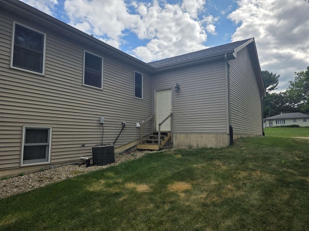 1388 Melwood, ROCKFORD, Illinois 61108, 3 Bedrooms Bedrooms, ,2 BathroomsBathrooms,House,For Sale,Melwood,202604525