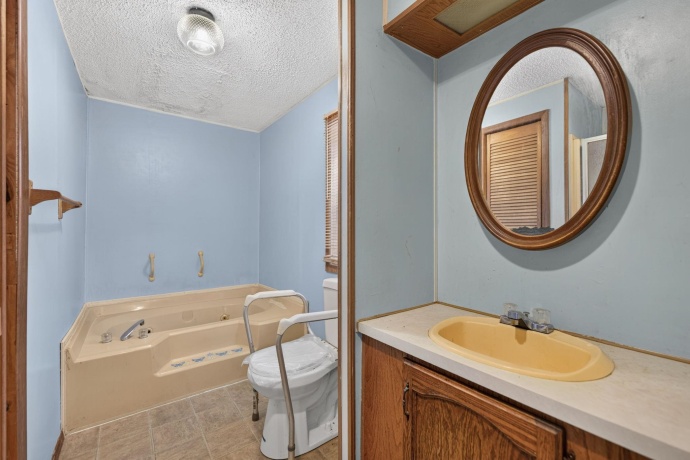 3646 ALGONQUIN, ROCKFORD, Illinois 61102, 3 Bedrooms Bedrooms, ,2 BathroomsBathrooms,House,For Sale,ALGONQUIN,202604526