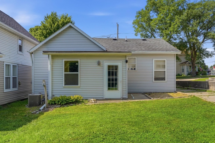 418 3rd, DIXON, Illinois 61021, 2 Bedrooms Bedrooms, ,1 BathroomBathrooms,House,For Sale,3rd,202604527