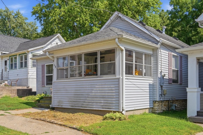 418 3rd, DIXON, Illinois 61021, 2 Bedrooms Bedrooms, ,1 BathroomBathrooms,House,For Sale,3rd,202604527