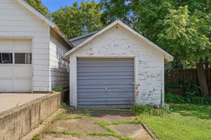 418 3rd, DIXON, Illinois 61021, 2 Bedrooms Bedrooms, ,1 BathroomBathrooms,House,For Sale,3rd,202604527