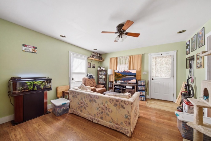 418 3rd, DIXON, Illinois 61021, 2 Bedrooms Bedrooms, ,1 BathroomBathrooms,House,For Sale,3rd,202604527