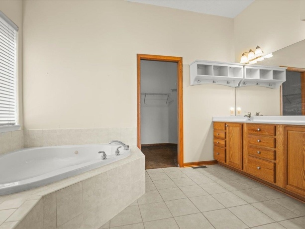 3729 Lakeview, WINNEBAGO, Illinois 61088, 4 Bedrooms Bedrooms, ,3 BathroomsBathrooms,Condominium,For Sale,Lakeview,202604529