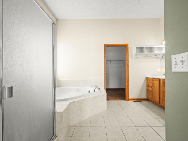 3729 Lakeview, WINNEBAGO, Illinois 61088, 4 Bedrooms Bedrooms, ,3 BathroomsBathrooms,Condominium,For Sale,Lakeview,202604529