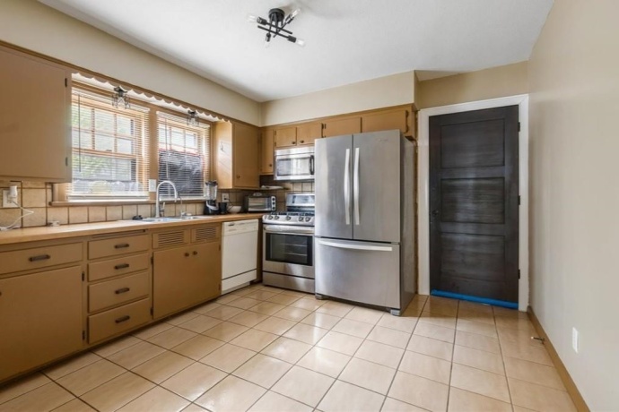 905 18th, ROCKFORD, Illinois 61104, ,2 Units,For Sale,18th,202604180