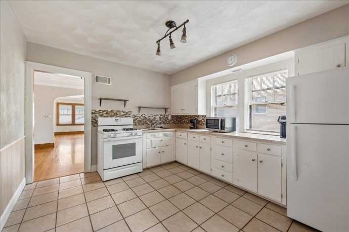 905 18th, ROCKFORD, Illinois 61104, ,2 Units,For Sale,18th,202604180