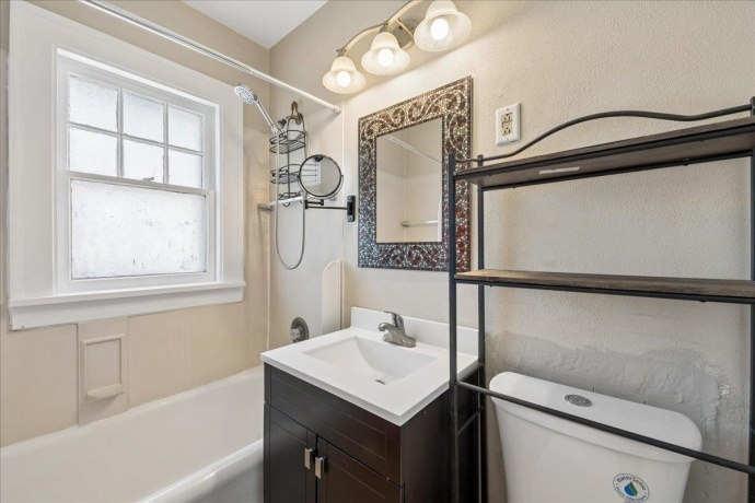 905 18th, ROCKFORD, Illinois 61104, ,2 Units,For Sale,18th,202604180