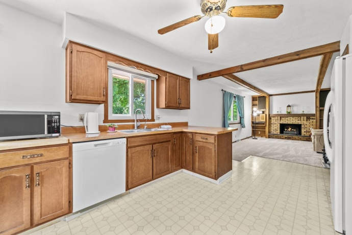6851 Stong Box, ROSCOE, Illinois 61073, 3 Bedrooms Bedrooms, ,1 BathroomBathrooms,House,For Sale,Stong Box,202604537