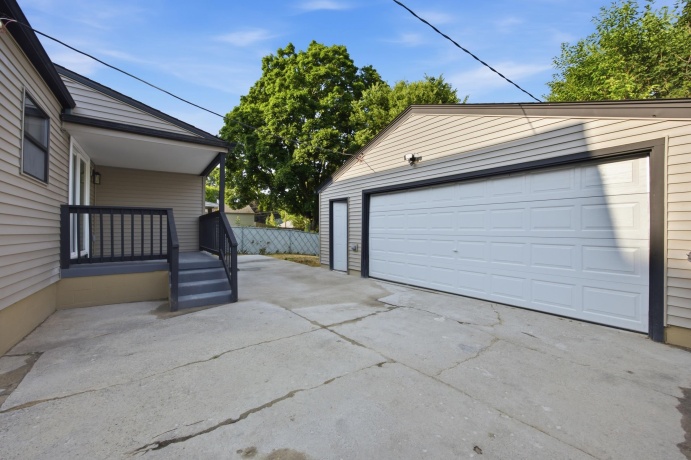 731 James, ROCKFORD, Illinois 61107, 5 Bedrooms Bedrooms, ,2 BathroomsBathrooms,House,For Sale,James,202604540