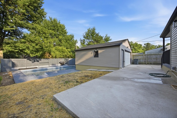 731 James, ROCKFORD, Illinois 61107, 5 Bedrooms Bedrooms, ,2 BathroomsBathrooms,House,For Sale,James,202604540