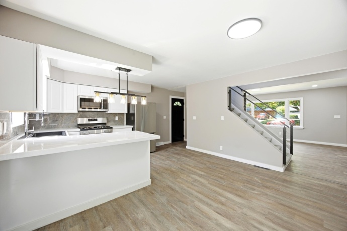 731 James, ROCKFORD, Illinois 61107, 5 Bedrooms Bedrooms, ,2 BathroomsBathrooms,House,For Sale,James,202604540