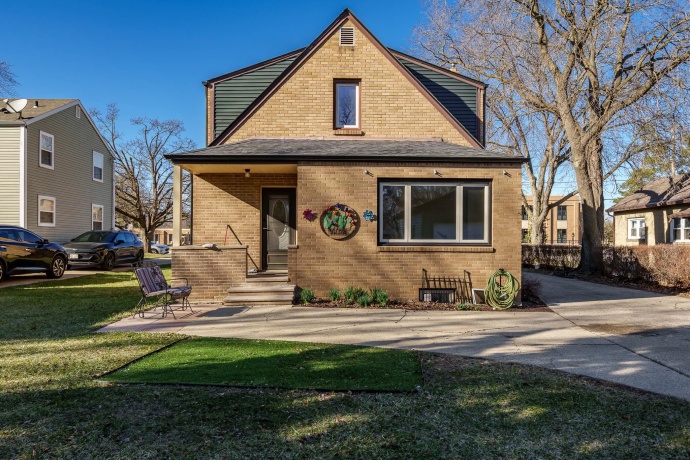 1656 Oakwood, BELOIT, Wisconsin 53511, 4 Bedrooms Bedrooms, ,3 BathroomsBathrooms,House,For Sale,Oakwood,202601714