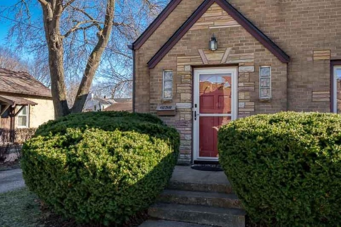 1656 Oakwood, BELOIT, Wisconsin 53511, 4 Bedrooms Bedrooms, ,3 BathroomsBathrooms,House,For Sale,Oakwood,202601714