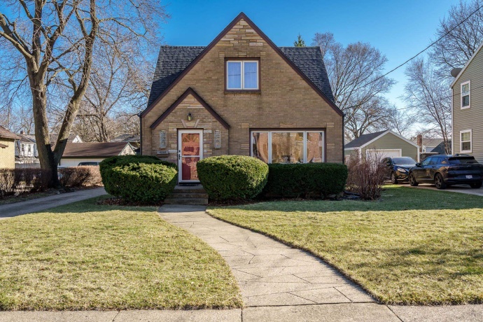 1656 Oakwood, BELOIT, Wisconsin 53511, 4 Bedrooms Bedrooms, ,3 BathroomsBathrooms,House,For Sale,Oakwood,202601714