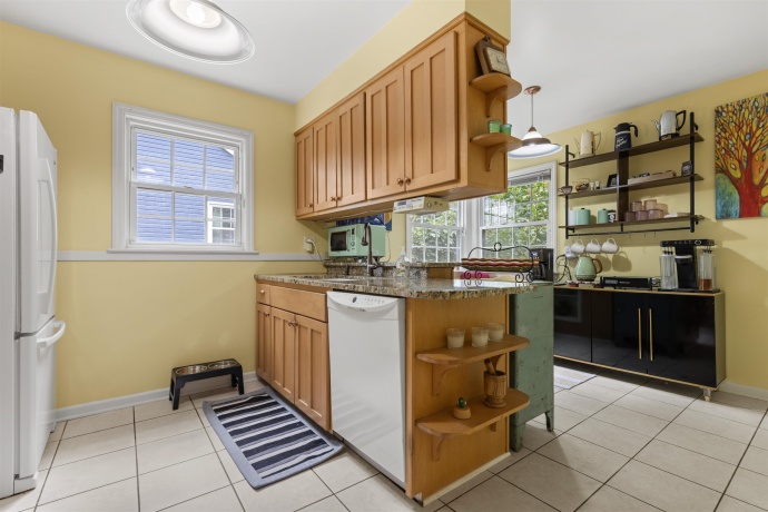 1611 Oakdale, ROCKFORD, Illinois 61108, 3 Bedrooms Bedrooms, ,2 BathroomsBathrooms,House,For Sale,Oakdale,202604542