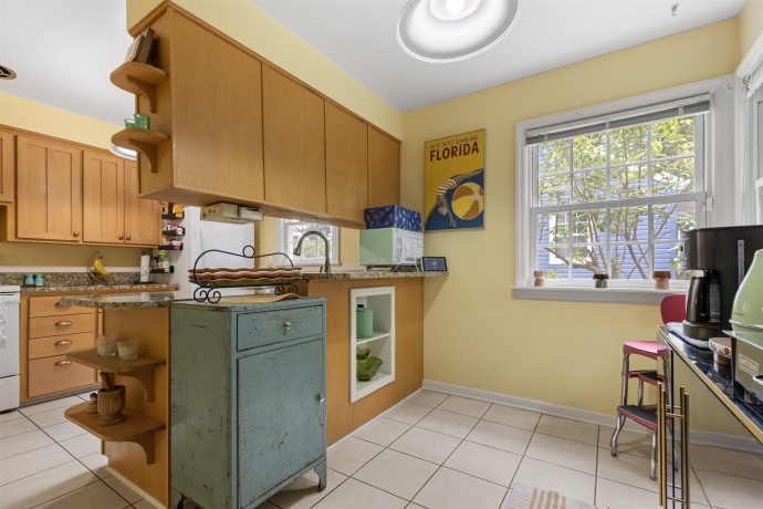1611 Oakdale, ROCKFORD, Illinois 61108, 3 Bedrooms Bedrooms, ,2 BathroomsBathrooms,House,For Sale,Oakdale,202604542