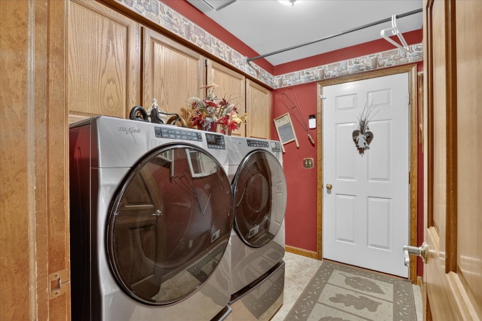 2976 Wedgewood, DEKALB, Illinois 60115, 4 Bedrooms Bedrooms, ,2 BathroomsBathrooms,House,For Sale,Wedgewood,202604523