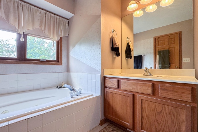 300 Gray Hawk, MACHESNEY PARK, Illinois 61115, 3 Bedrooms Bedrooms, ,3 BathroomsBathrooms,House,For Sale,Gray Hawk,202604556
