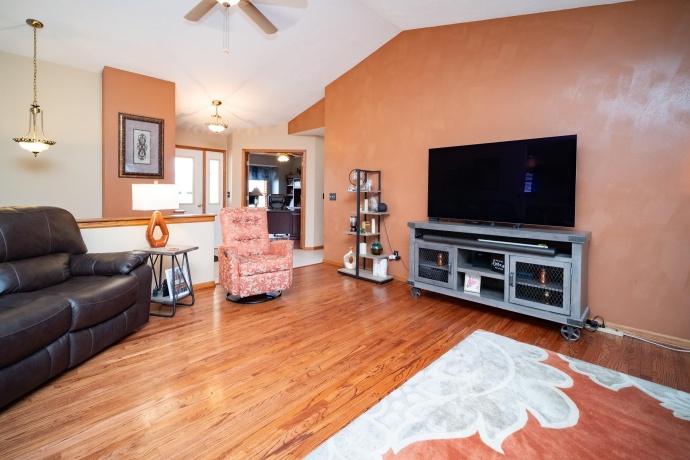 300 Gray Hawk, MACHESNEY PARK, Illinois 61115, 3 Bedrooms Bedrooms, ,3 BathroomsBathrooms,House,For Sale,Gray Hawk,202604556