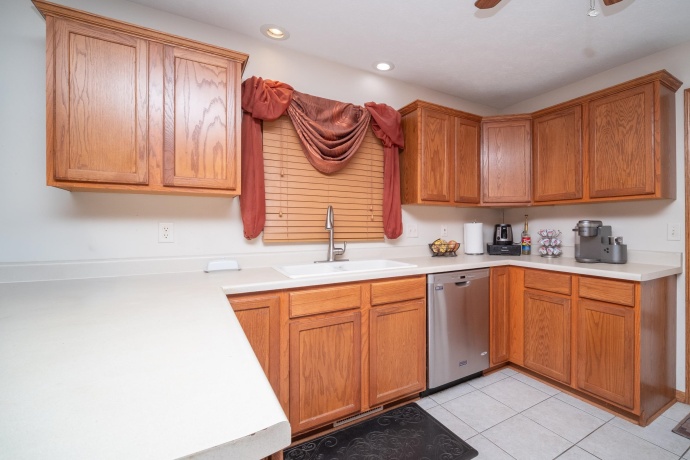 300 Gray Hawk, MACHESNEY PARK, Illinois 61115, 3 Bedrooms Bedrooms, ,3 BathroomsBathrooms,House,For Sale,Gray Hawk,202604556