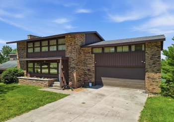 15721 Lakeside, STERLING, Illinois 61081, 4 Bedrooms Bedrooms, ,3 BathroomsBathrooms,House,For Sale,Lakeside,202604560