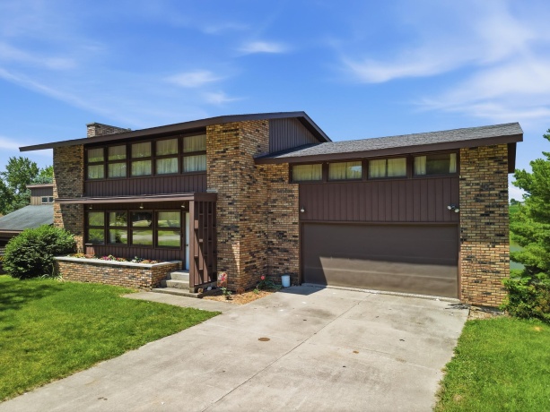 15721 Lakeside, STERLING, Illinois 61081, 4 Bedrooms Bedrooms, ,3 BathroomsBathrooms,House,For Sale,Lakeside,202604560