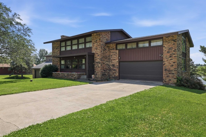 15721 Lakeside, STERLING, Illinois 61081, 4 Bedrooms Bedrooms, ,3 BathroomsBathrooms,House,For Sale,Lakeside,202604560