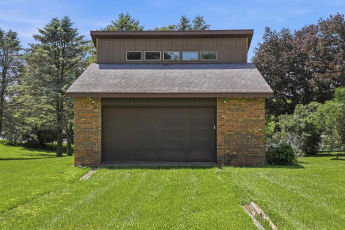15721 Lakeside, STERLING, Illinois 61081, 4 Bedrooms Bedrooms, ,3 BathroomsBathrooms,House,For Sale,Lakeside,202604560