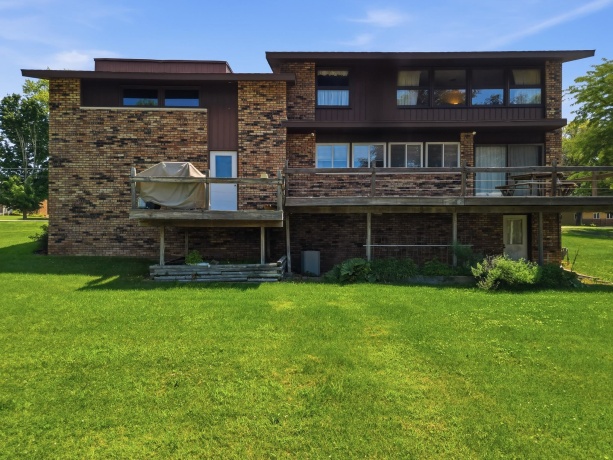15721 Lakeside, STERLING, Illinois 61081, 4 Bedrooms Bedrooms, ,3 BathroomsBathrooms,House,For Sale,Lakeside,202604560