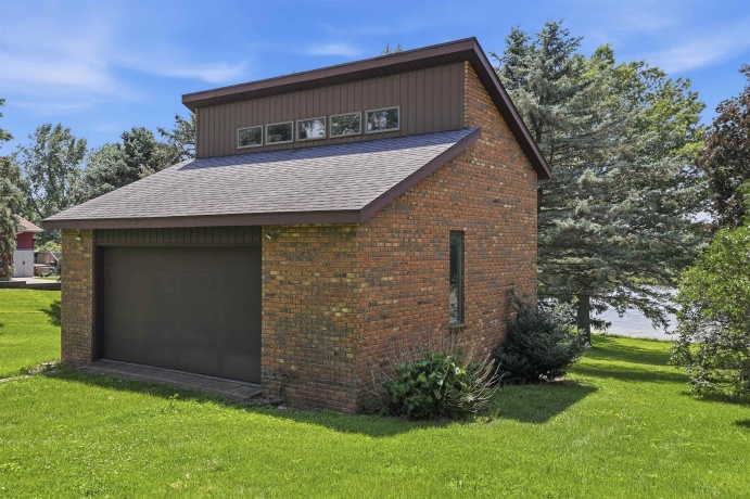 15721 Lakeside, STERLING, Illinois 61081, 4 Bedrooms Bedrooms, ,3 BathroomsBathrooms,House,For Sale,Lakeside,202604560