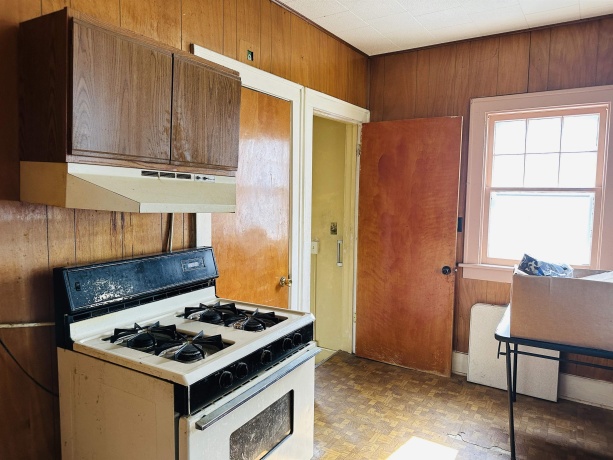 325 Moseley, FREEPORT, Illinois 61032, 3 Bedrooms Bedrooms, ,1 BathroomBathrooms,House,For Sale,Moseley,202604561